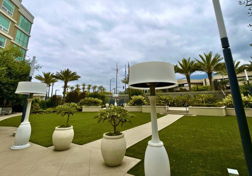 le-meridien-outside-garden-mixer-grass-area